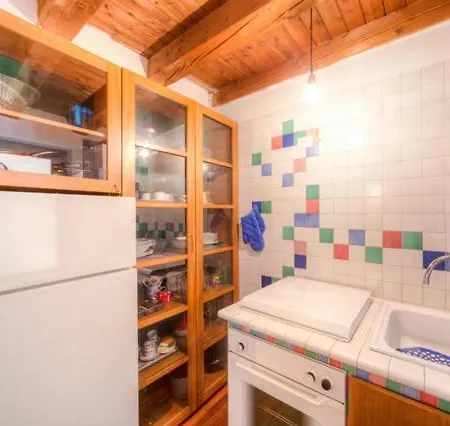 Appartement Large Two-room Near The Giusti Gardens *