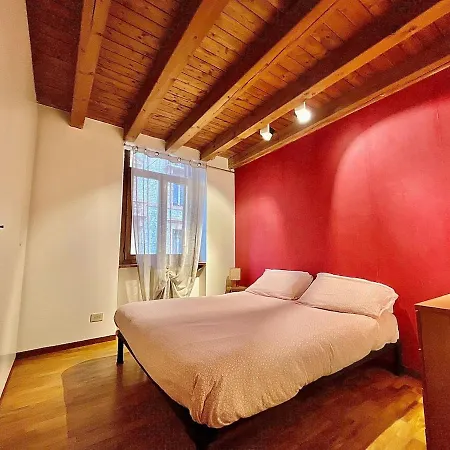 Large Two-room Near The Giusti Gardens *