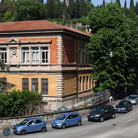Large Two-room Near The Giusti Gardens
